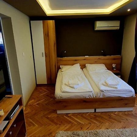 Ivet Guest Rooms Varna Exterior photo